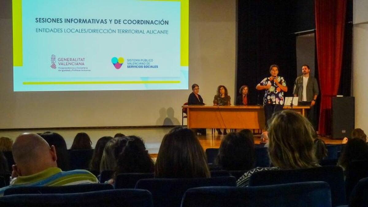 La Vila Joiosa celebra una jornada informativa y de coordinación para todos los equipos de Servicios Sociales de la Marina Baixa
