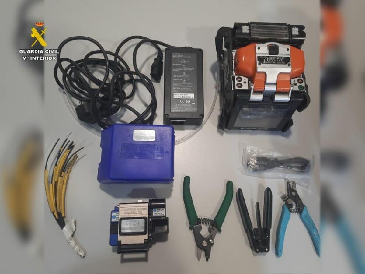 La Guardia Civil detiene al vendedor de una máquina para fusión de fibra óptica robada