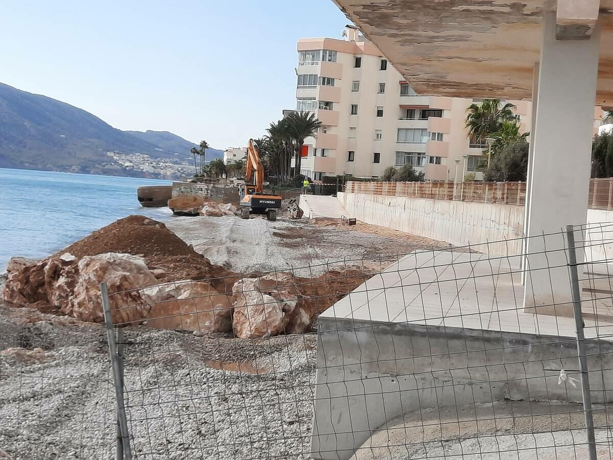 Comienzan las obras que dan continuidad a la senda peatonal de la Playa de Cap Negret