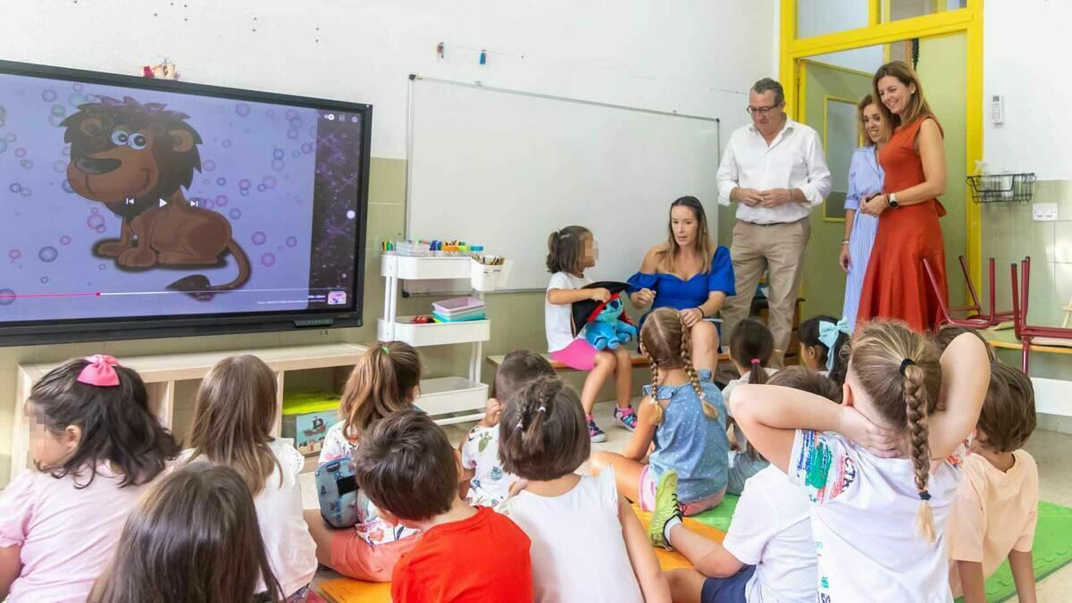 Más de 13.500 alumnos inician el curso en colegios e institutos de Benidorm en una jornada marcada por la normalidad