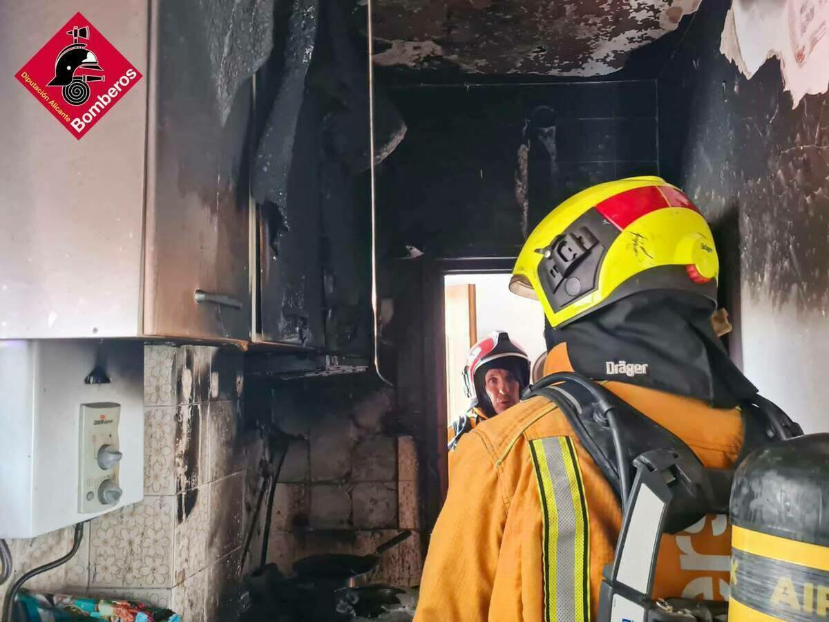 INCENDIO DE COCINA EN LA NUCIA