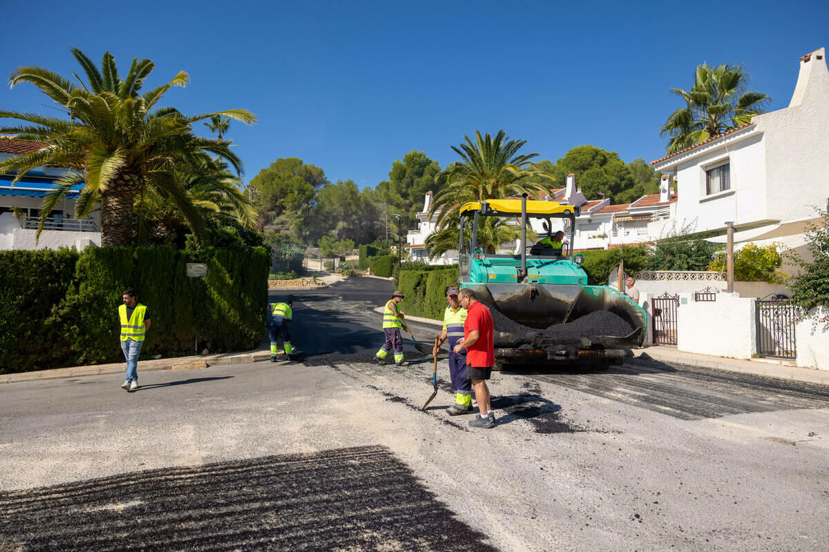 Finalizan esta semana las obras de repavimentación asfáltica en la Urbanización Residence Park de l'Alfàs