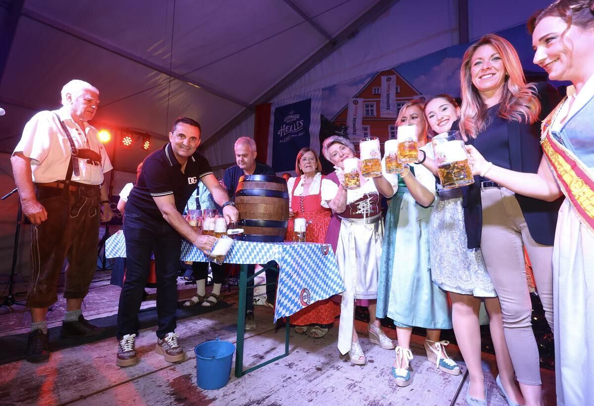 La “apertura del barril” abre la Oktoberfest de La Nucía 2024   