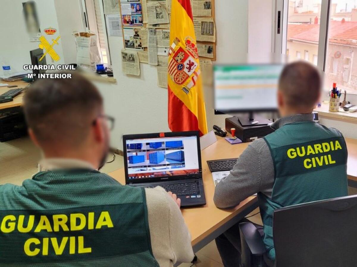 La Guardia Civil desmantela un grupo criminal de estafadores que supuestamente vendían contenedores marítimos