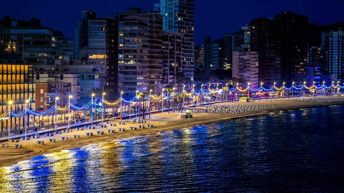 Benidorm aprueba el proyecto de renovación de la segunda fase de la catenaria lumínica de Levante con una inversión de 908.581 euros 