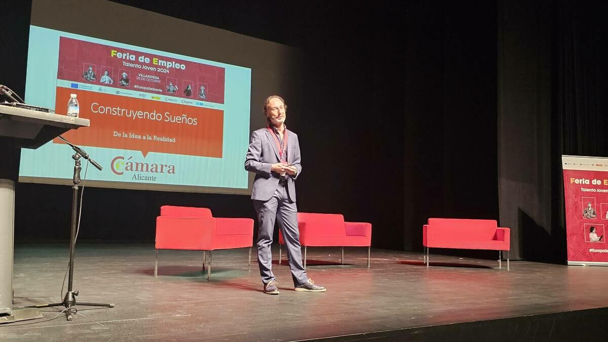 Más de 100 jóvenes de la provincia de Alicante asisten a la Feria de Empleo Talento Joven que organiza la Cámara de Comercio y el Ayuntamiento de Villajoyosa 