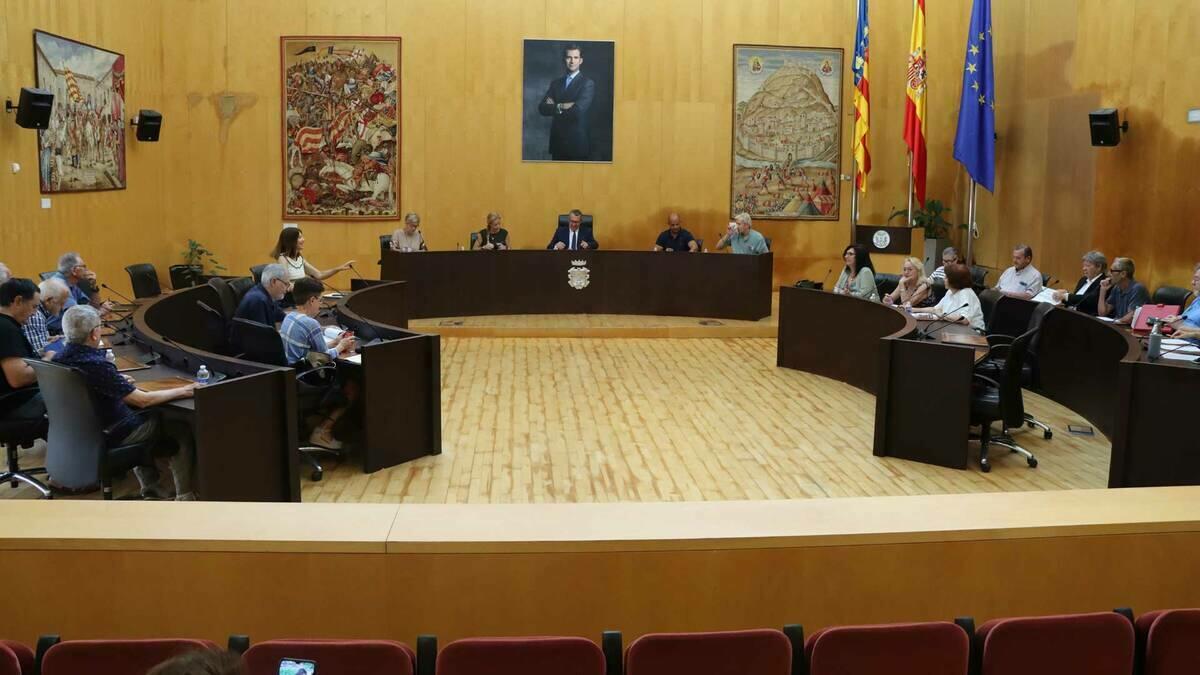 El Ayuntamiento comparte con el Consejo Vecinal la hoja de ruta marcada por los técnicos que se seguirá tras la sentencia sobre Serra Gelada