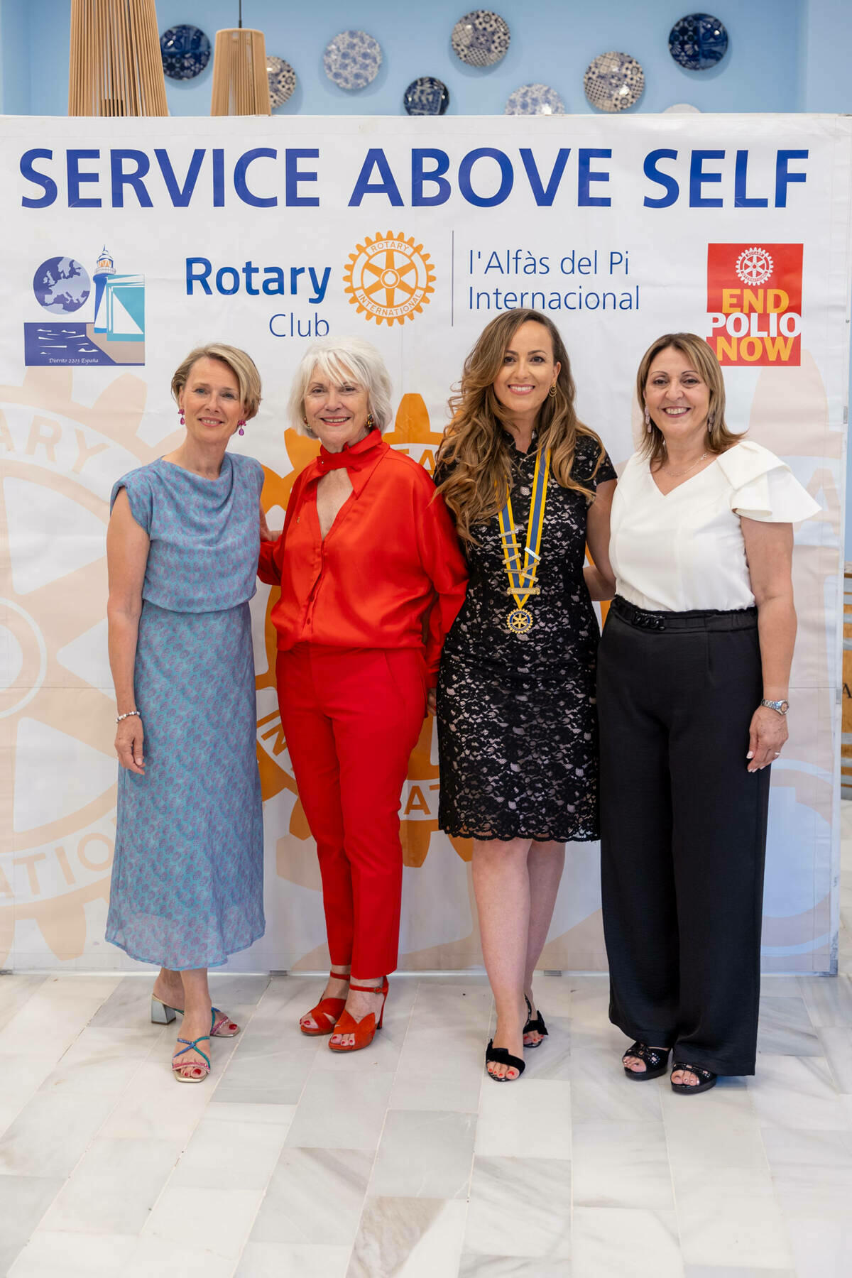 Rosa Cortés Aznar preside el Rotary Club Internacional de l’Alfàs tras la ceremonia de Cambio de Collares