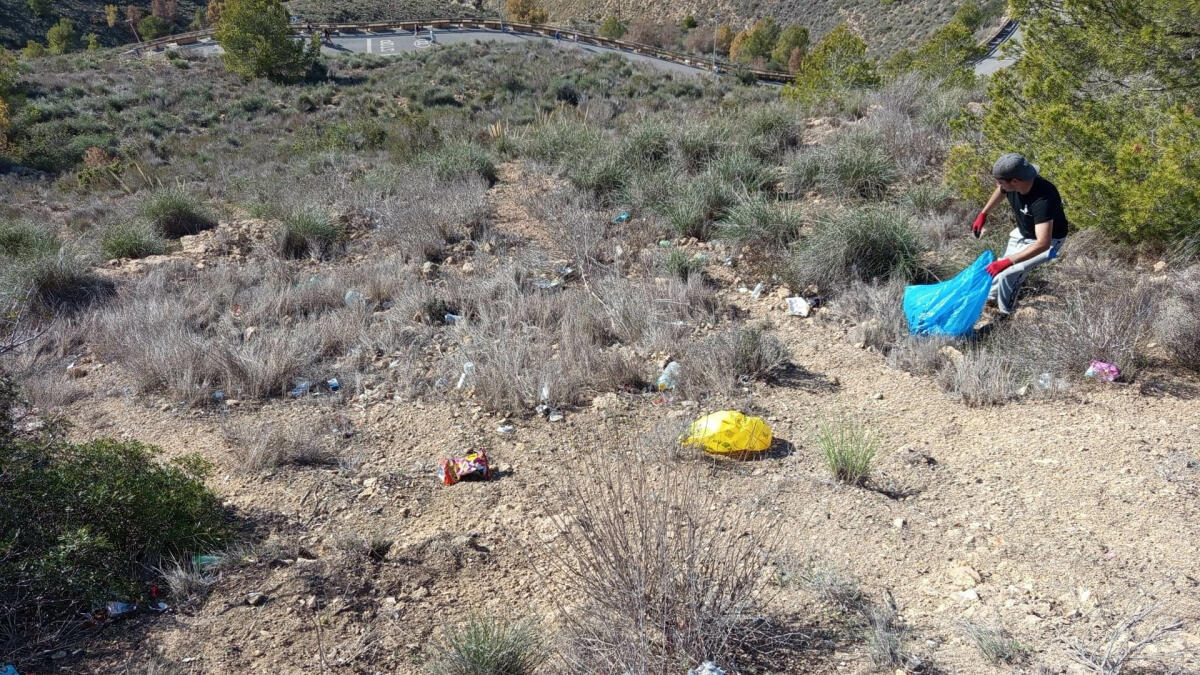 Benidorm realiza una limpieza intensiva en Serra Gelada y Punta Llisera