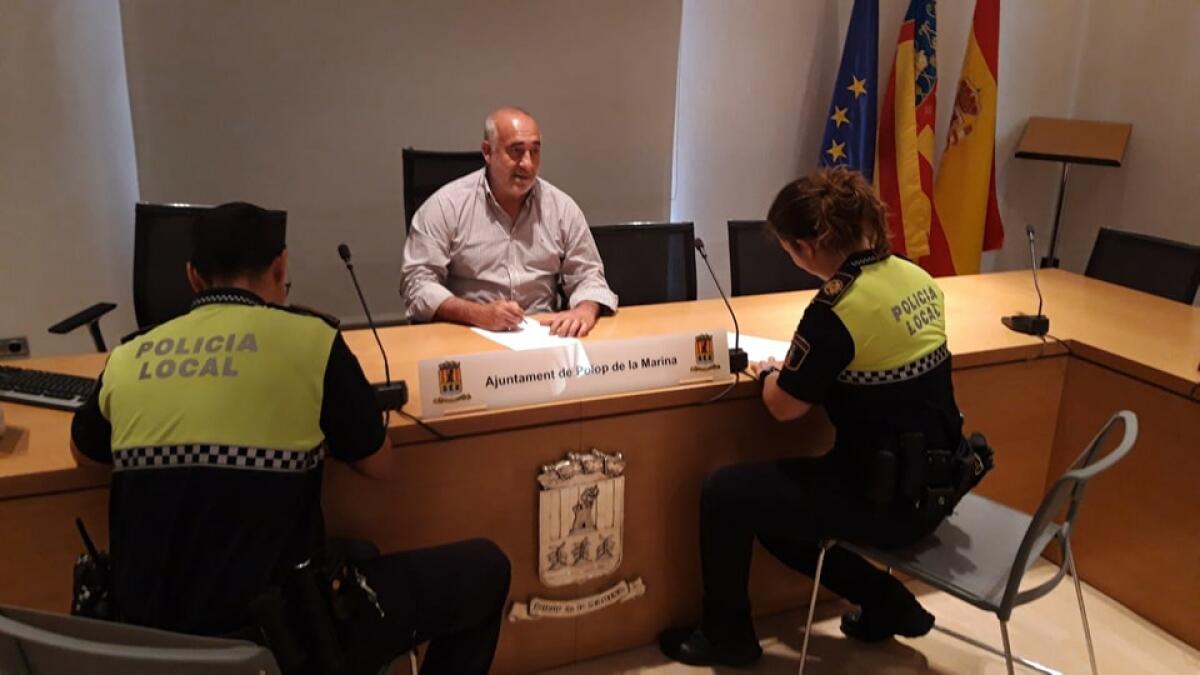 El PSOE de Polop exige al PP restablecer el número de policías locales tras perder casi la mitad de su plantilla
