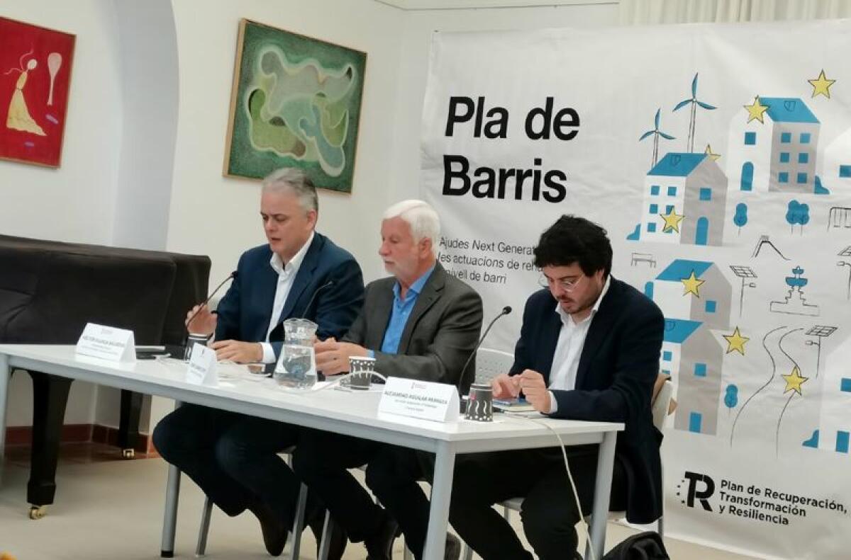 El conseller de Vivienda y el alcalde de Altea dan a conocer los beneficios que el Plan de Barrios de la Generalitat aportará al municipio 