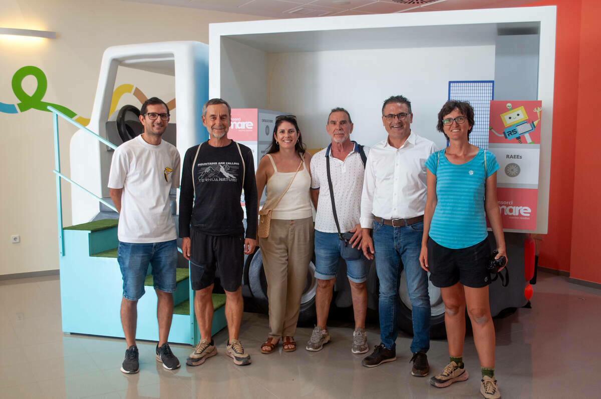 El Complejo Ambiental de El Campello recibe la visita de la asociación de concienciación ambiental Vivir sin Plástico 