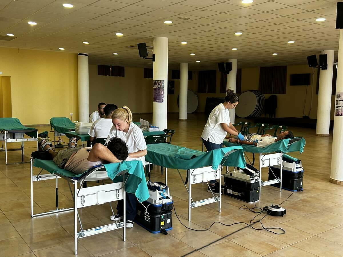 39 solidari@s donaron sangre ayer en el Cirer