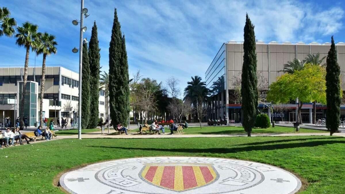 Educación concede ayudas por valor de 2.240 euros para costear el transporte de universitarios a sus campus