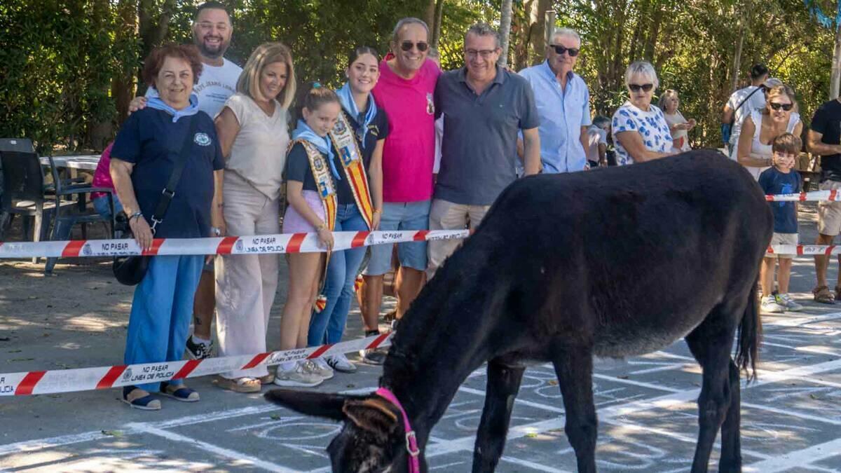 Escatología y fiesta se dan la mano en la Ermita de Sanç de Benidorm en ‘La cagà de la burra’