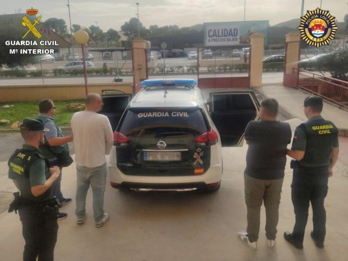 La Guardia Civil y la Policía Local de Aspe detienen a un grupo de ladrones especializados en el robo en domicilios 