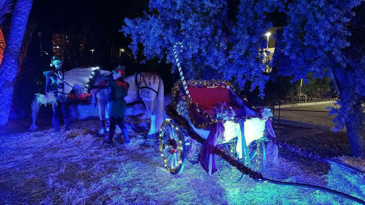 Miles de niños y mayores disfrutan de la visita de Papa Noel en La Nadala