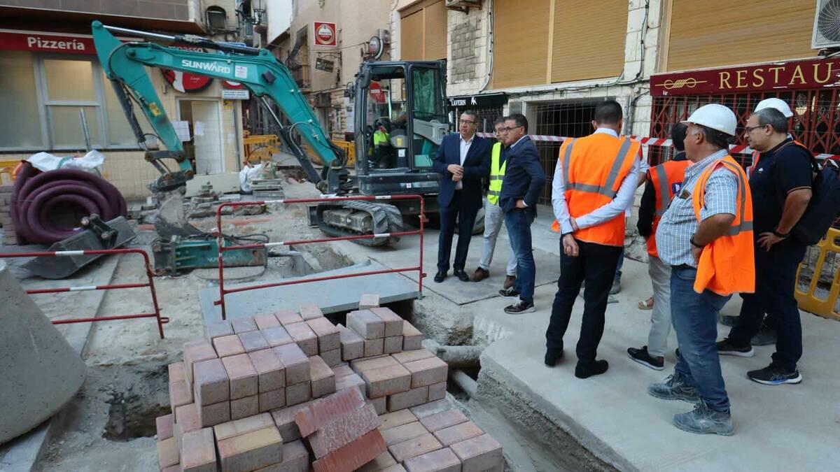 Benidorm encara la recta final de las obras de renovación de las redes de agua potable y alcantarillado de la calle Pérez Martorell