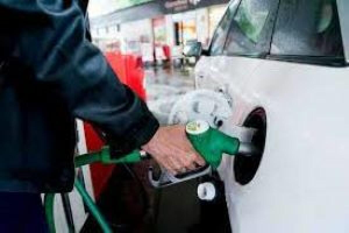 La gasolina no va a bajar de precio antes de esta fecha, hasta entonces solo va a subir