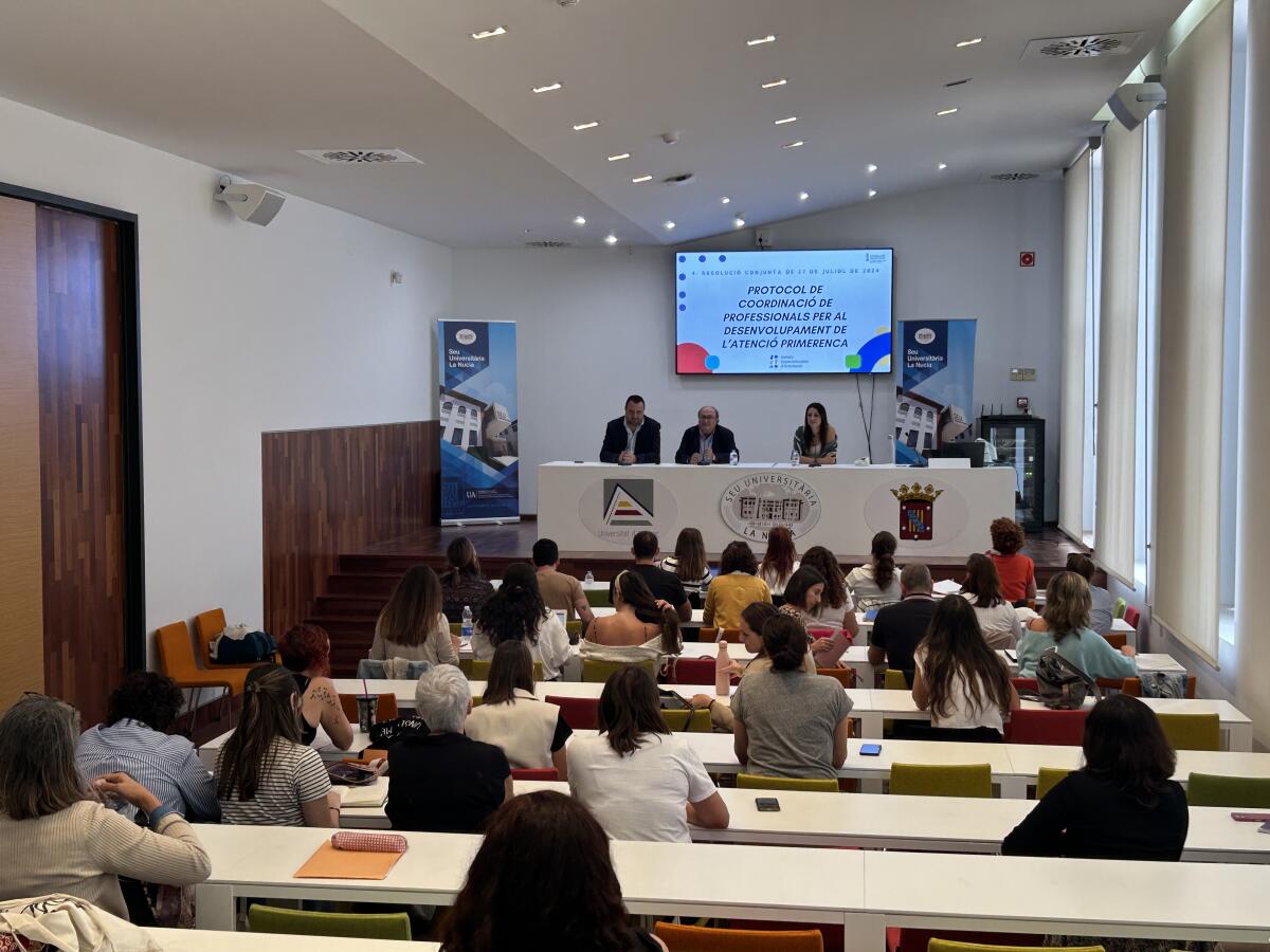 70 profesores orientadores de la Marina Baixa se reunieron en la Seu de La Nucía