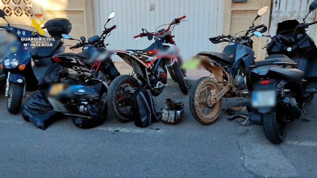 La Guardia Civil detiene a una banda que robaba vehículos a motor en las provincias de Alicante y Murcia