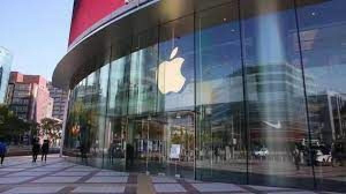 Máxima alerta en China: cierra una de las fábricas de Apple más grandes del mundo por un macrobrote de covid