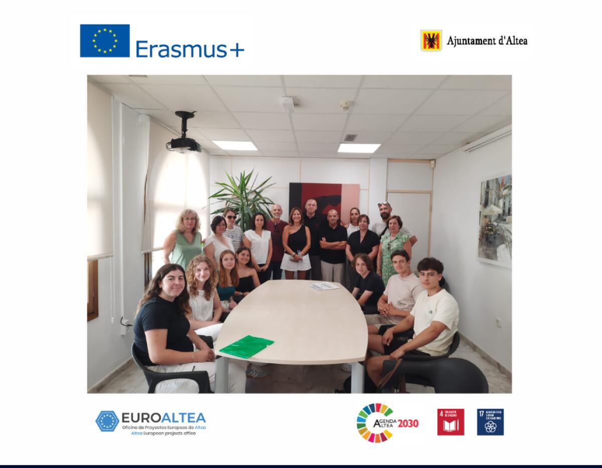 El Alcalde de Altea recibe a los jóvenes del IES Bellaguarda participantes en el programa Erasmus+