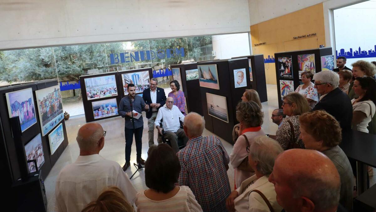 Benidorm inaugura la exposición ‘Toda una vida’, una visión retrospectiva de la obra del artista plástico Amando