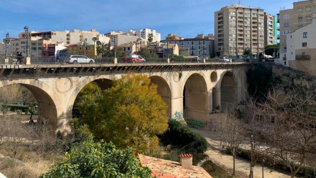 La Vila Joiosa aprueba el expediente de contratación para la obra de rehabilitación y restauración del puente sobre el río Amadorio