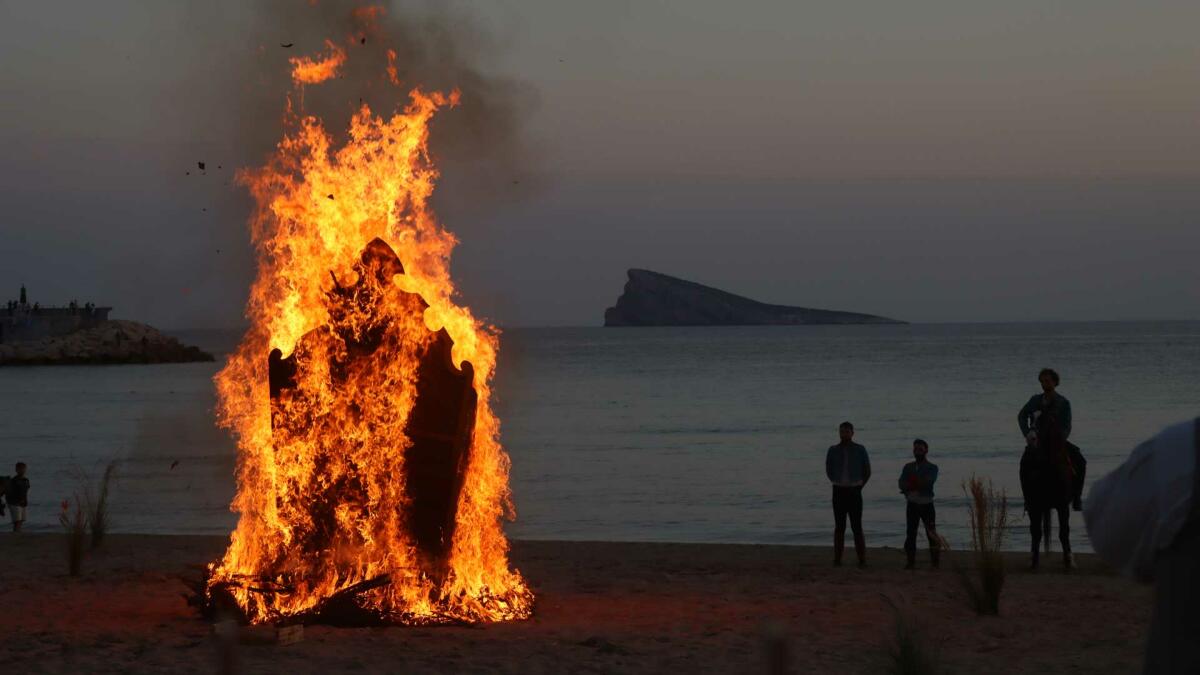 La Mare de Déu vuelve a resurgir de las cenizas en la recreación del Hallazgo