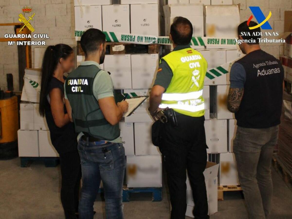La Guardia Civil y el Servicio de Vigilancia Aduanera inmovilizan 20.231 botellas de bebidas alcohólicas por fraude a la normativa sobre Impuestos Especiales