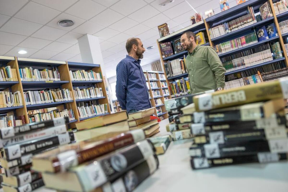 La Biblioteca de l’Alfàs en su 40 aniversario saca los libros a la calle
