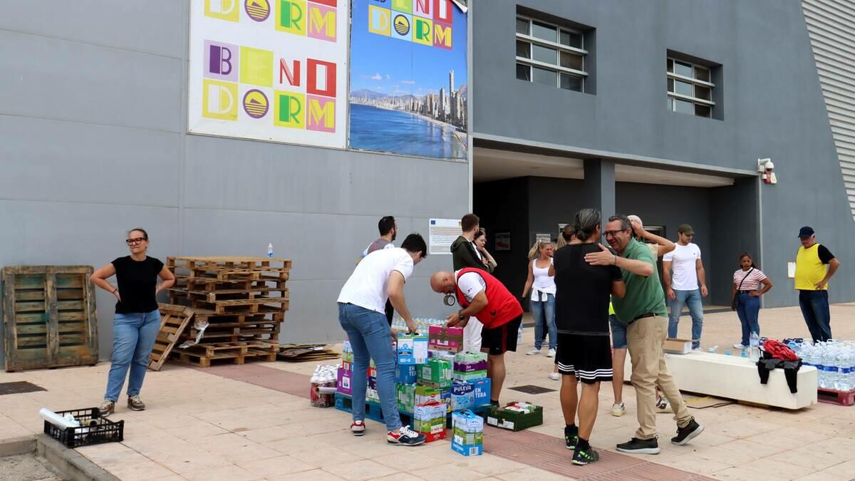 Benidorm envía a la provincia de Valencia medio centenar de camiones con toneladas de ayuda para los damnificados por la DANA