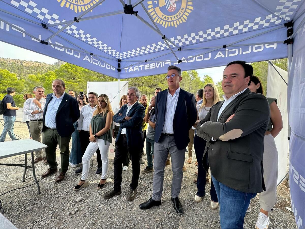 EL CONSELLER DE MEDI AMBIENT, VICENTE MARTÍNEZ MUS, VISITA LAS LABORES DE ACONDICIONAMIENTO DEL SENDERO CIRCULAR DEL PUIG CAMPANA