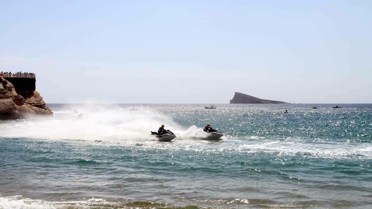 Los mejores pilotos de motos de agua en el país se disputan en Benidorm el Campeonato de España