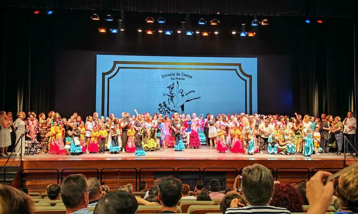 Más de 100 bailarinas participaron en la X Gala de la Escuela de Danza 