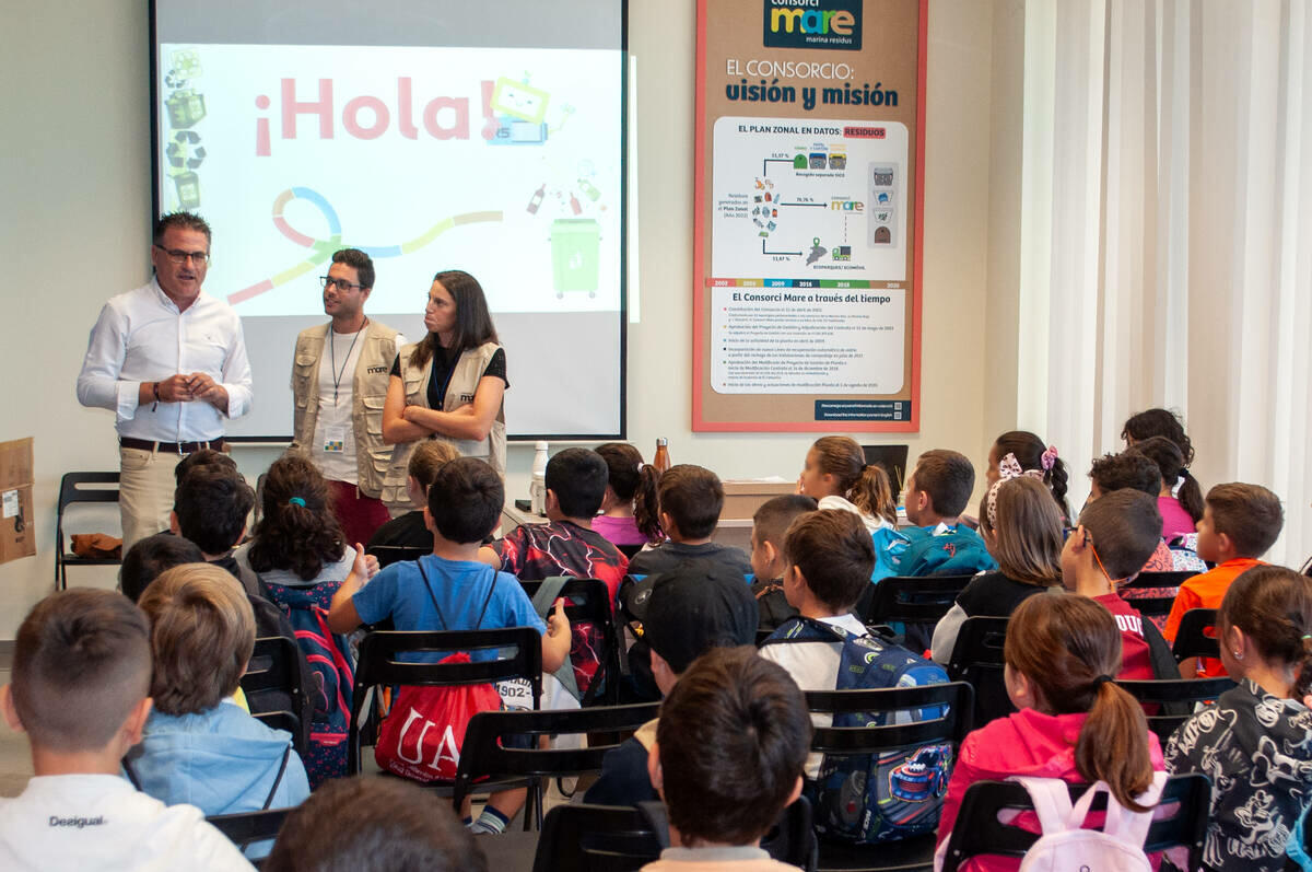 Alumnado de El Verger estrena las visitas guiadas al Complejo Ambiental de El Campello del nuevo convenio de educación ambiental 