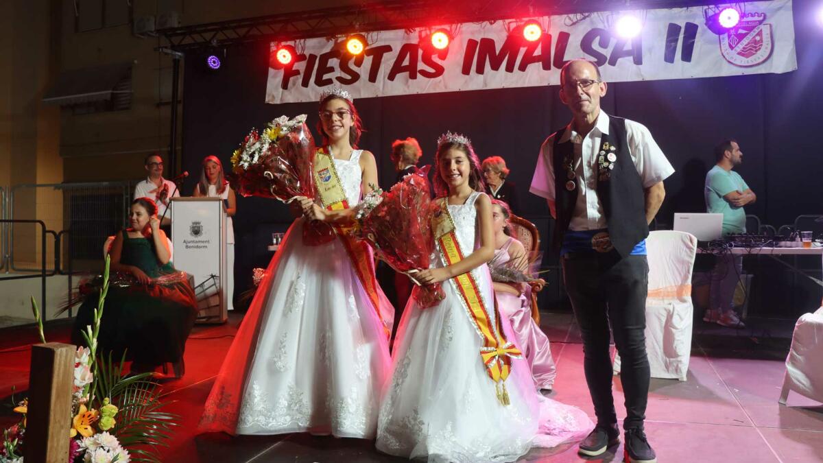 Las hermanas Lucía y Naiara Moreno Novella, coronadas reinas de las Fiestas de Imalsa II