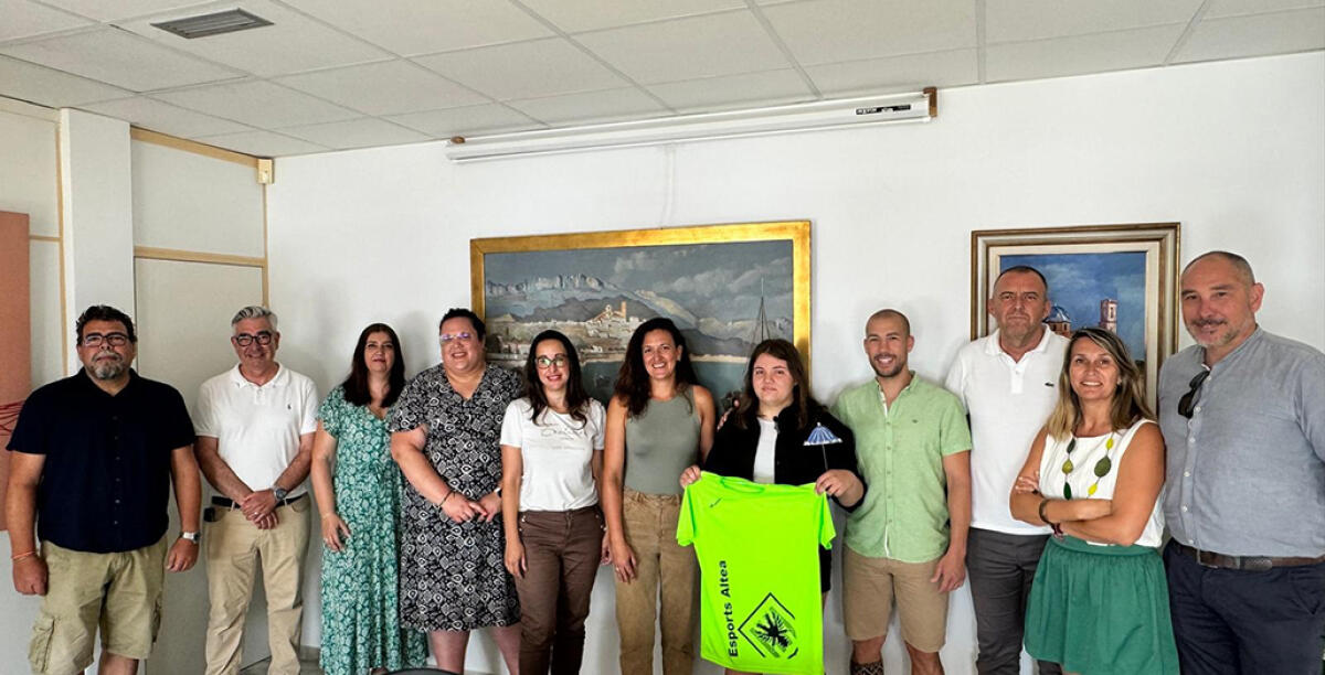 La Corporación Municipal recibe a la campeona de España de Kickboxing, Arantxa Perles