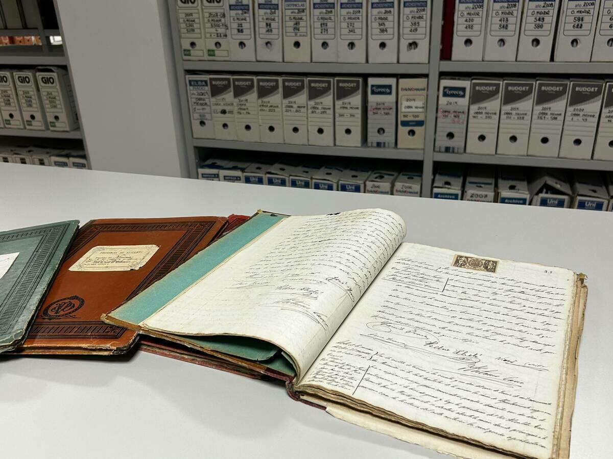 La Nucía invierte 2.178 € en la digitalización de documentos históricos municipales 