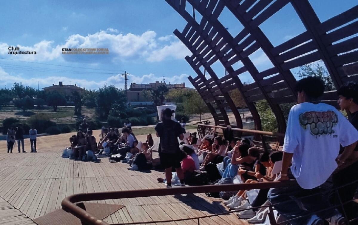 El Colegio de Arquitectos de Alicante convoca un concurso juvenil sobre la pasarela de Petrer obra de la arquitecta Carmen Pinós 