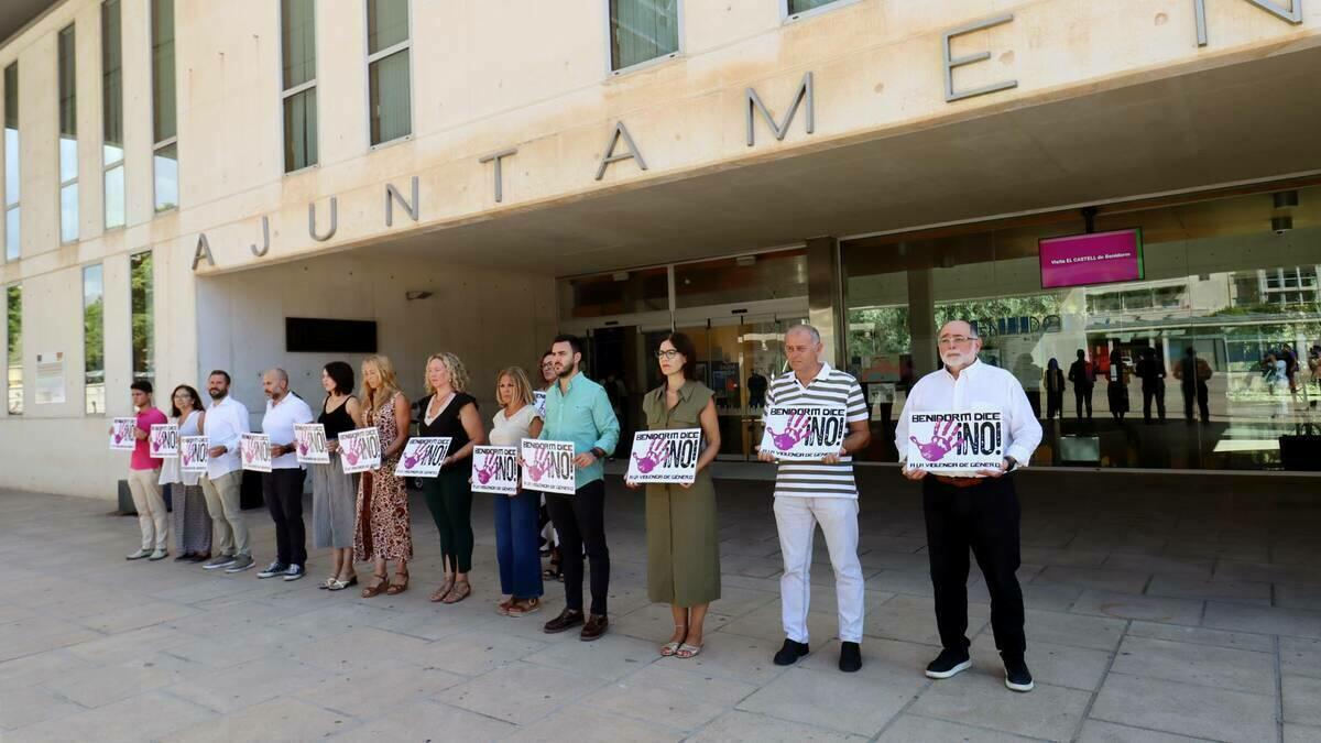 Benidorm expresa su condena por el crimen machista de una mujer de 46 años en Castellón