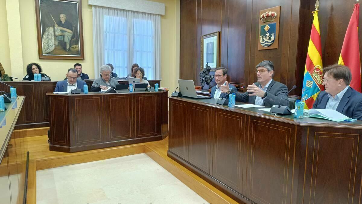 El pleno aprueba por unanimidad el plan municipal para prevenir e intervenir los casos de absentismo escolar en los centros educativos de Villajoyosa