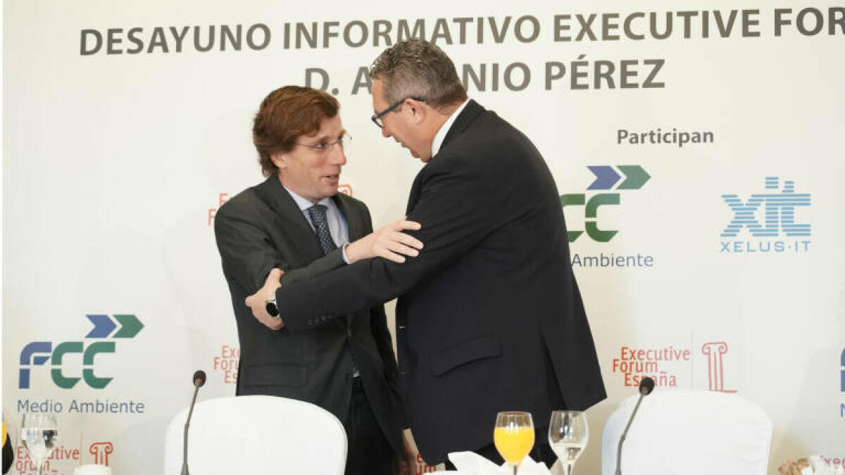 Almeida se deshace en halagos con el alcalde de Benidorm, Toni Pérez: "Uno de los mejores activos del PP"