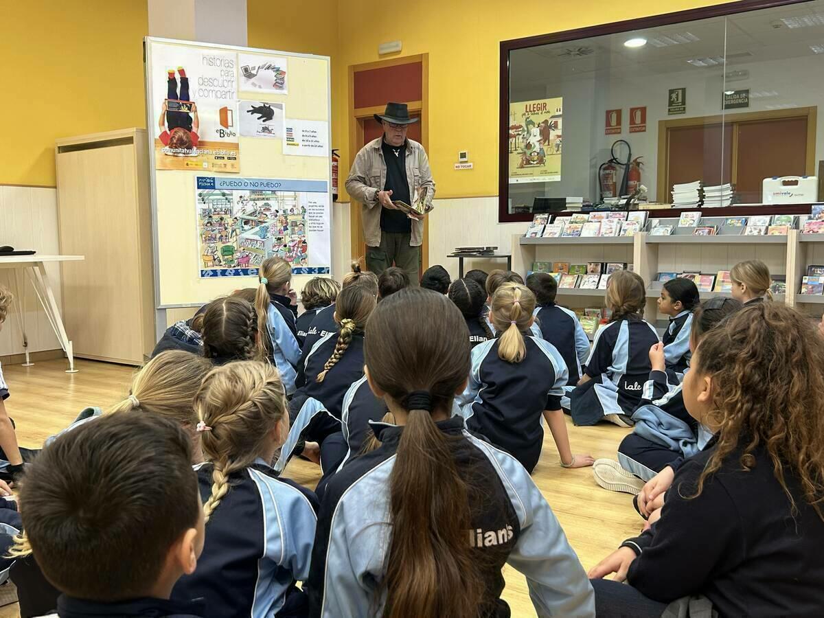41 alumn@s del colegio Elian’s British School visitan la Biblioteca Caravana