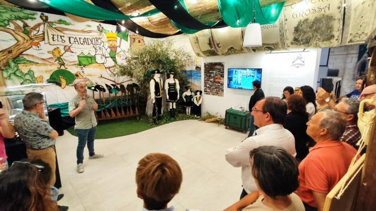 Las compañías Artillería Mora y Cazadores protagonizan los cuarteles de la exposición “Música, pólvora i desembarc” de la Vila Joiosa