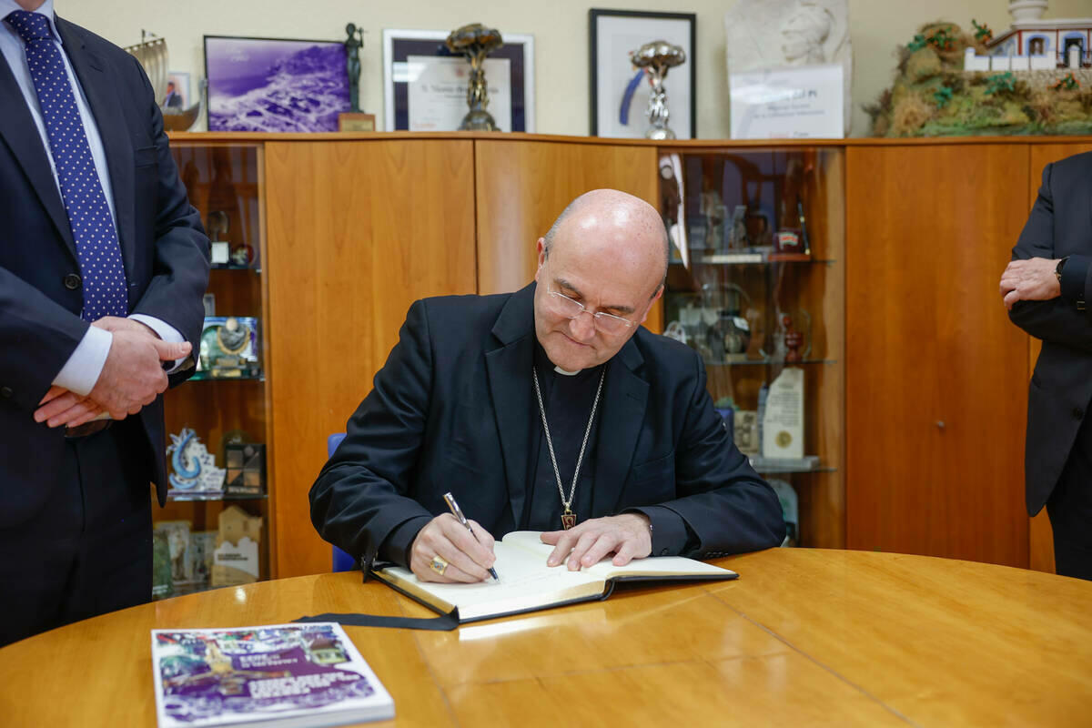 El obispo de Orihuela-Alicante José Ignacio Munilla celebra la Misa Mayor al Stmo Cristo de l’Alfàs