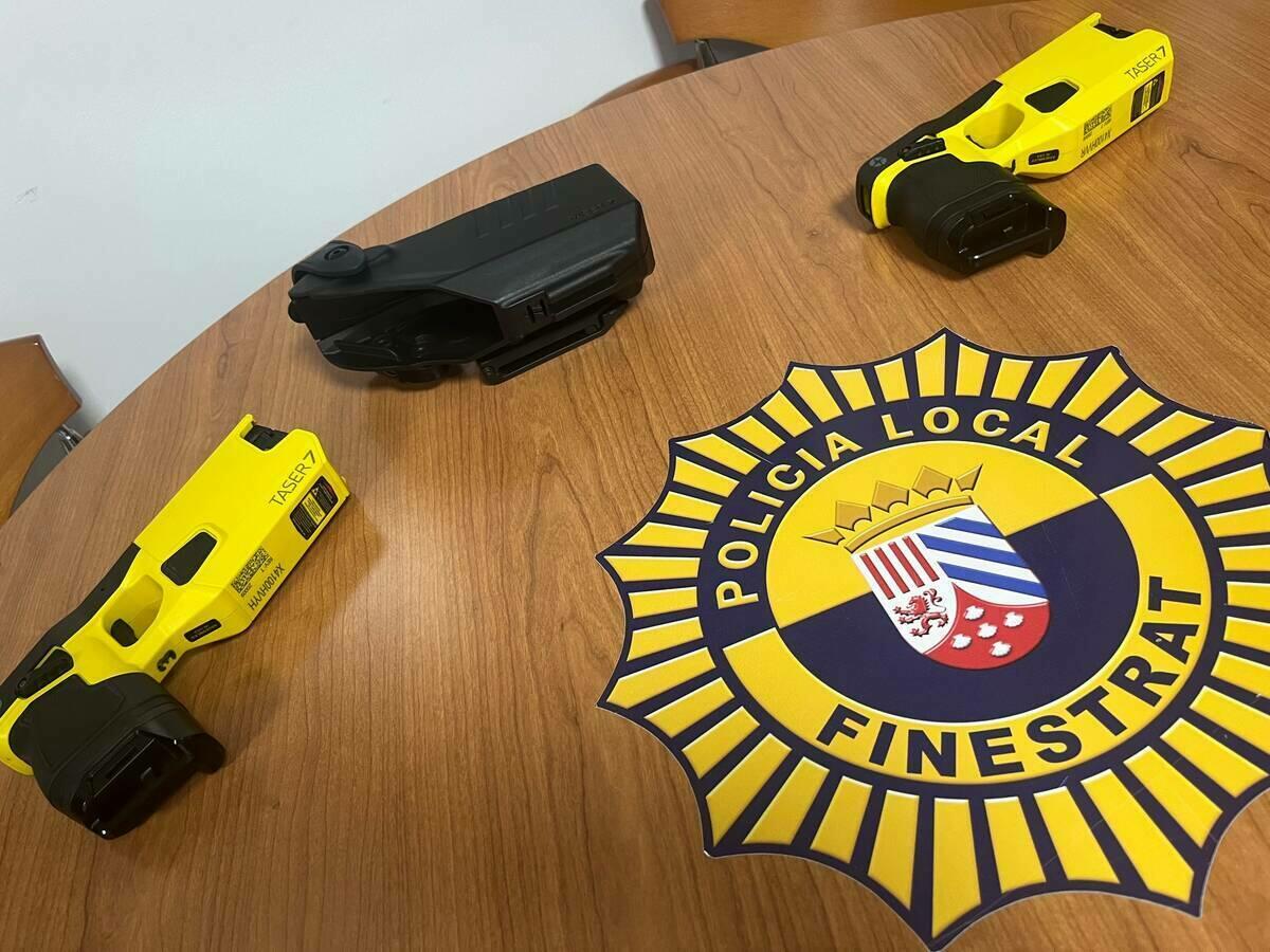 LA POLICÍA LOCAL DE FINESTRAT AMPLÍA EQUIPAMIENTO CON NUEVAS PISTOLAS TASER