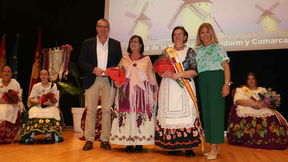 La Casa de La Mancha en Benidorm corona a Yolanda Marcos como Reina de la Vendimia