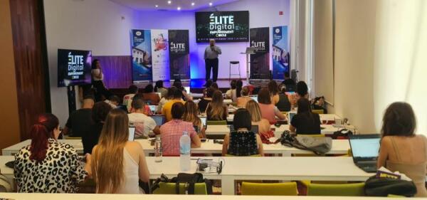 32 empresarios se formaron en las Jornadas de “Elite Digital” en La Nucía 
